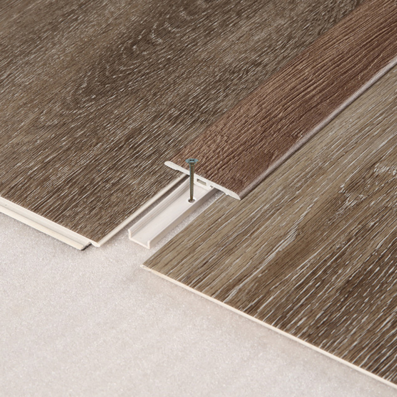 من السهل تثبيت الخط الانتقالي الزخرفي SPC T-Moulding